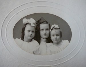WOOD, Madeleine, Anita and Helen c1908